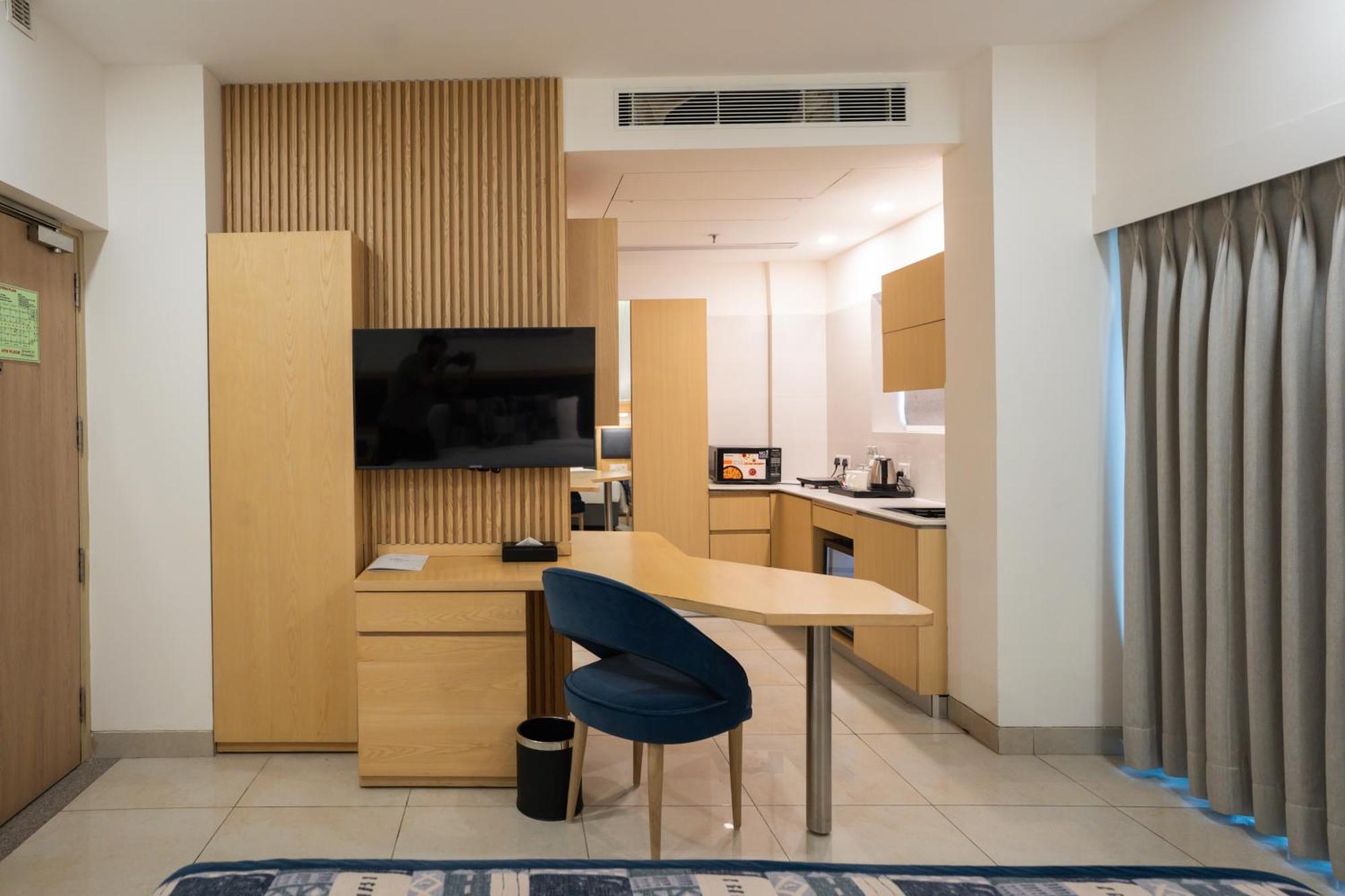 Ar Suites Klj Square グルガウン エクステリア 写真