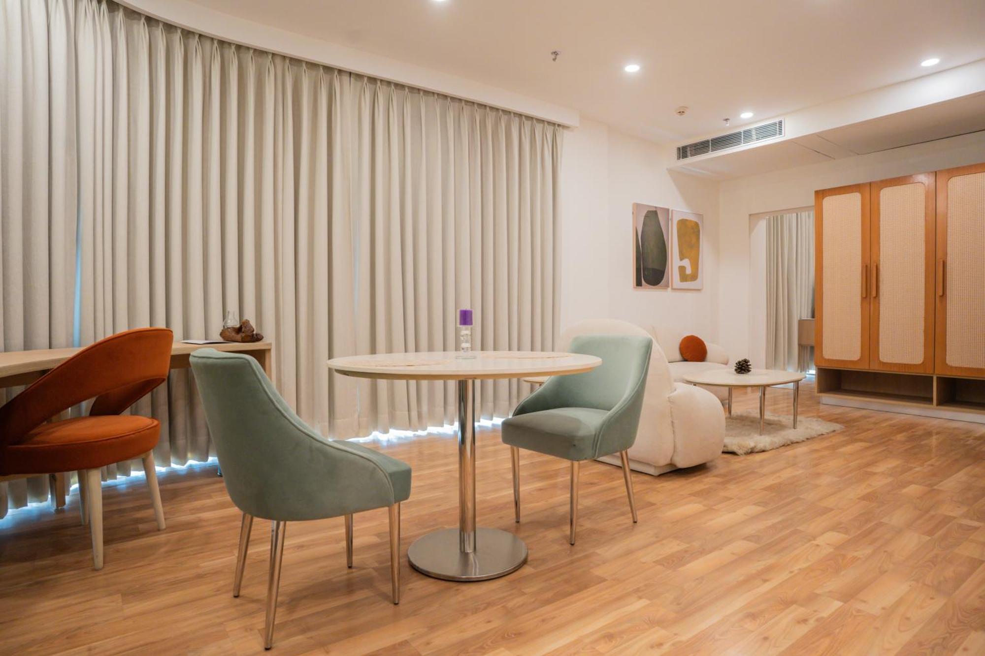 Ar Suites Klj Square グルガウン エクステリア 写真
